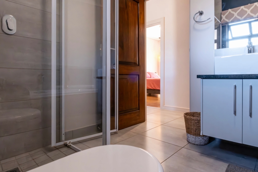4 Bedroom Property for Sale in Earls Court Lifestyle Estate Western Cape